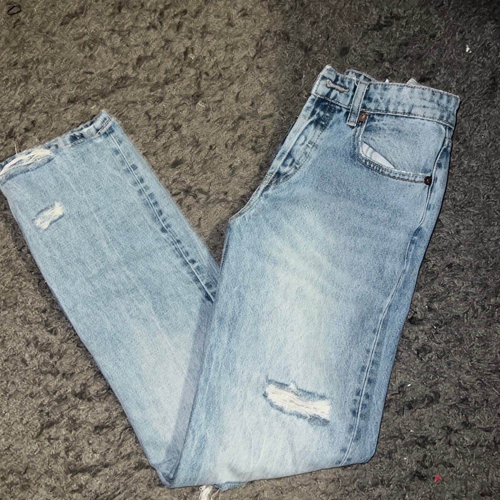 Zara- Distressed Straight cut jeans